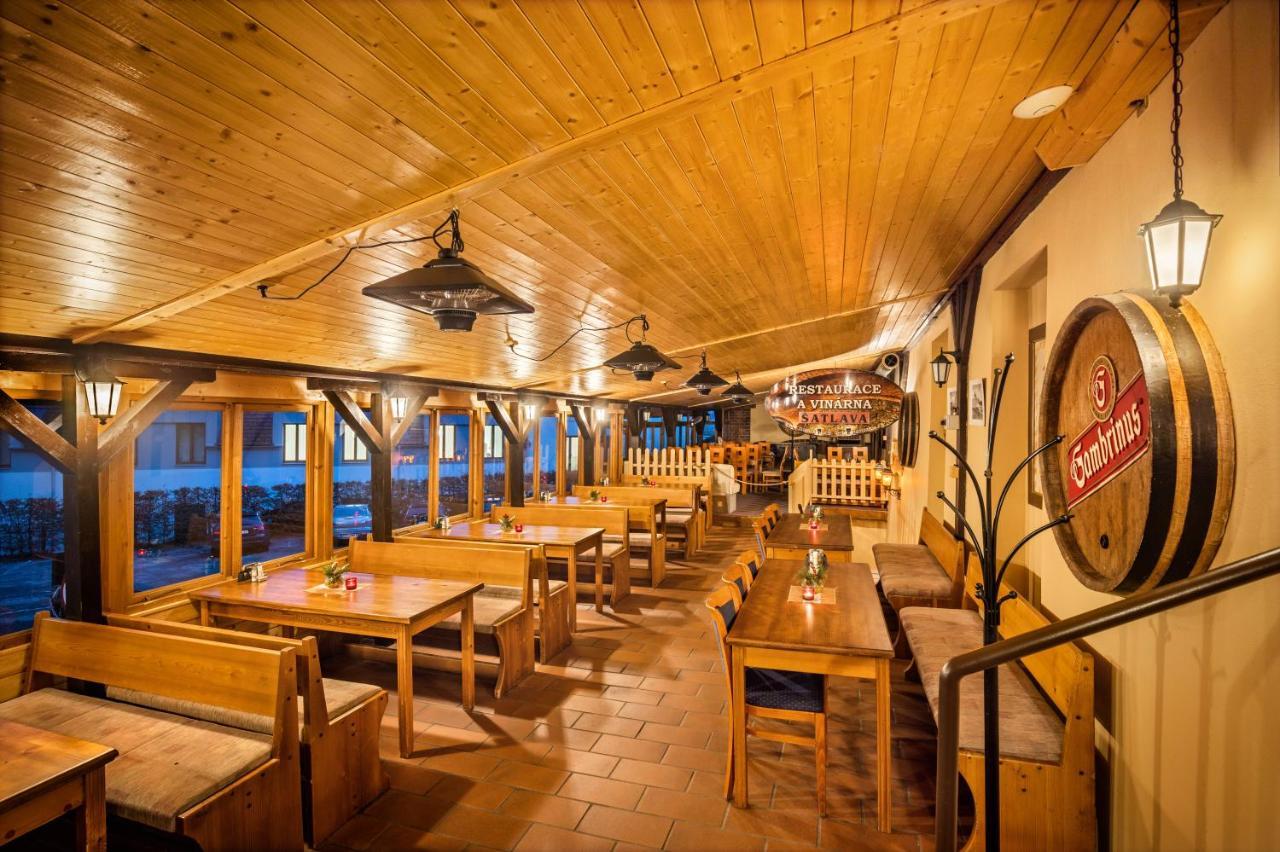 Zavis Z Falkenstejna Hluboka nad Vltavou Exterior photo